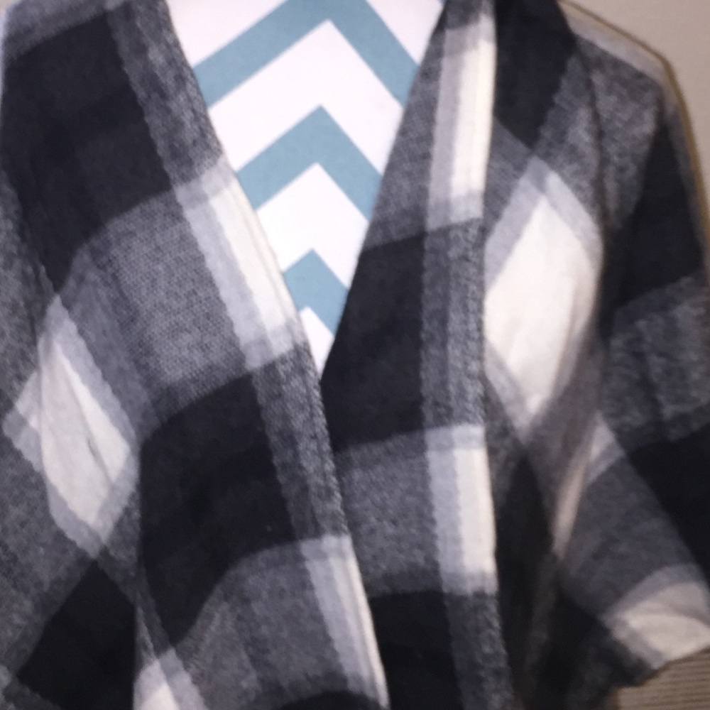 New with tags pancho black&white buffalo checker.